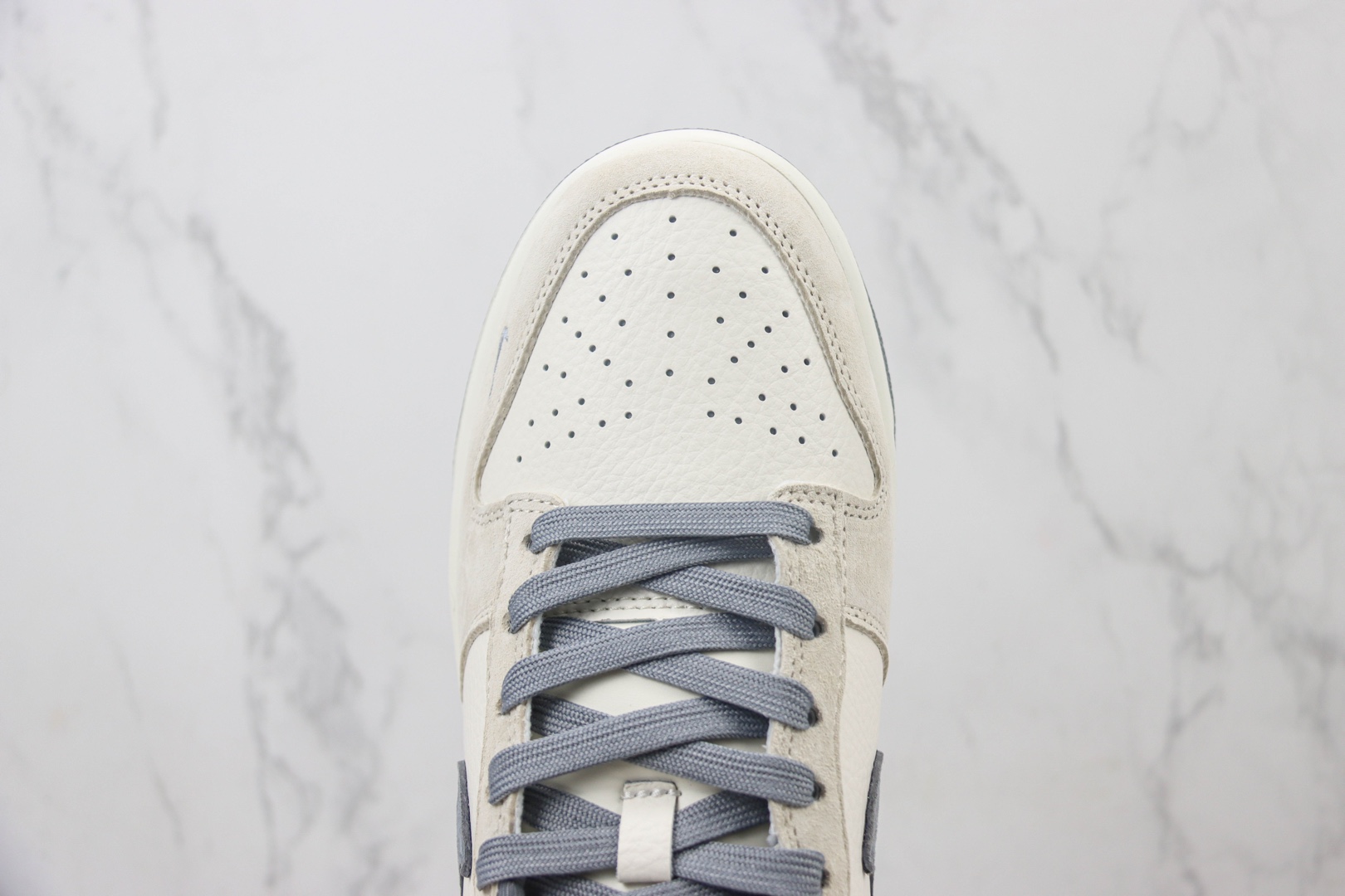 耐克Stussy x Nike SB Dunk Low纯原版本斯图西联名SB Dunk白灰色板鞋 莆田耐克货源 货号：FC1688-154